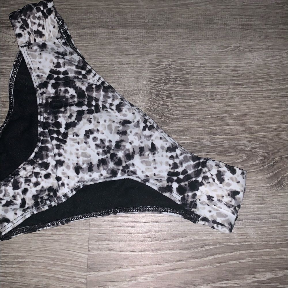 Hollister bikini bottoms size medium